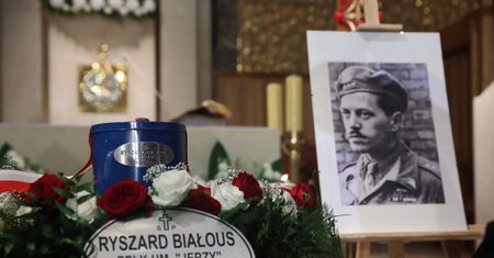 Ostatnie pożegnanie kpt. Ryszarda Białousa – dowódcy Batalionu “Zośka”