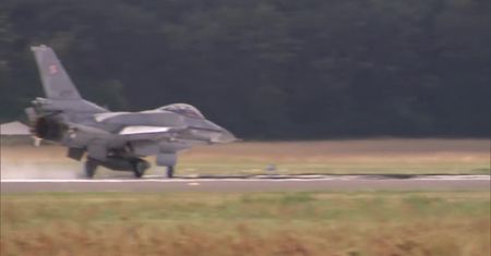 F-16 wracają do bazy w Łasku po remoncie pasa startowego