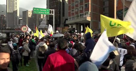 Masowe protesty przeciwko kartelom narkotykowym po morderstwach aktywistów w Kolumbii