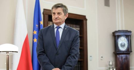CIS: marszałek Sejmu wpłacił 15 tys. zł na Klinikę Budzik i Caritas w zamian za 23 loty