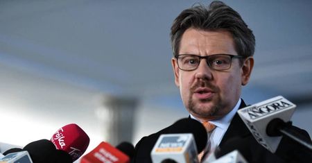Radny PiS zawiadomi prokuraturę ws. znaku Polski Walczącej na tle tęczowej flagi