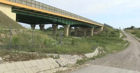 Chciała pomóc rannym w wypadku, wpadła w szczelinę wiaduktu. Zginęła