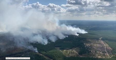 Pożar szaleje w północnych Niemczech. Akcję gaśniczą utrudnia silny wiatr i… niewybuchy z czasów II wojny światowej