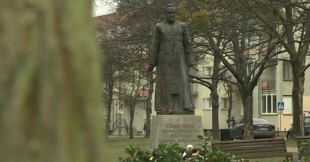 “Ponowny montaż był działaniem nielegalnym” Trwa konflikt wokół pomnika prałata H. Jankowskiego