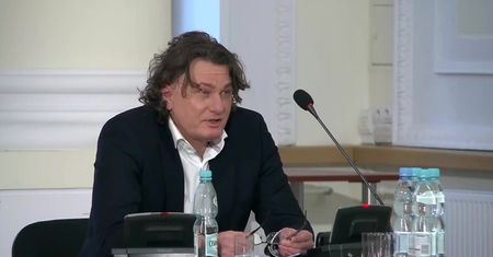 “Mariusz Kamiński był tak pijany, że chodził na czworaka i całował się z psem”. R. Nowaczyk zeznawał przed komisją ds. reprywatyzacji