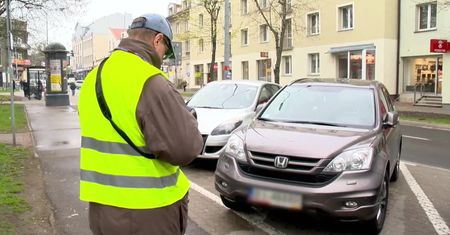 Wpisywanie numerów rejestracyjnych do parkomatu narusza prawo do prywatności? “To inwigilacja jak w Seksmisji”