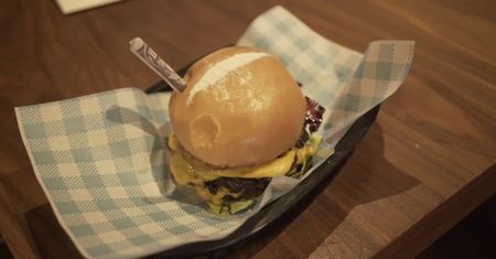 Burgery posypane kokainą. Australijska restauracja przygotowała przekąski w stylu Pablo Escobara