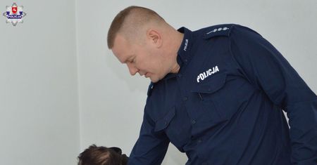 POLICJANCI ZATRZYMALI FAŁSZYWEGO LEKARZA