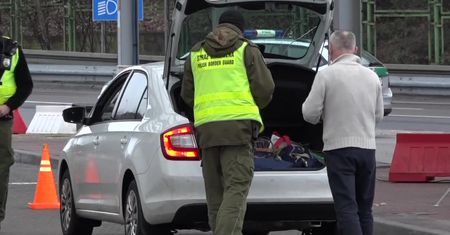 Tymczasowo wracają kontrole graniczne. “Nie sprawdzamy każdej osoby”