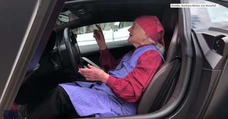 Superbabcia kontra supersamochód. 81-latka usiadła za kierownicą Lamborghini Aventadora