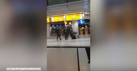 Alarm bombowy na lotnisku w Amsterdamie. Podróżni ewakuowani