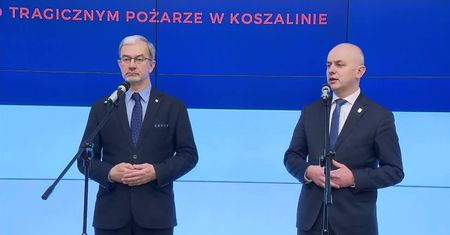 Inspektorzy budowlani wraz ze strażakami kontrolują escape roomy