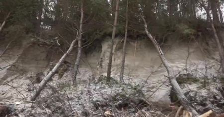 Wielkie sprzątanie nad Bałtykiem. Sztorm wyrządził wiele szkód