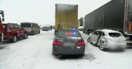 Karambol na A1. Ranni i kilkanaście rozbitych samochodów
