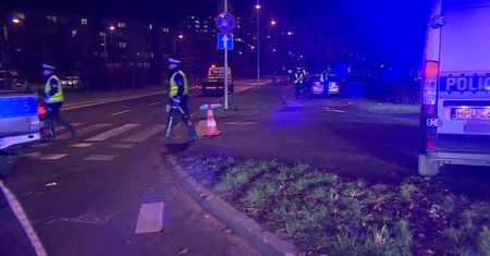 W Poznaniu samochód potrącił 3 kobiety stojące przed przejściem dla pieszych. Ofiary trafiły do szpitala