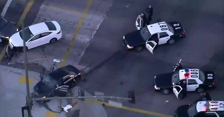 40-minutowy pościg ulicami Los Angeles zakończył się wypadkiem. Za kierownicą uciekającego samochodu miała siedzieć młoda kobieta