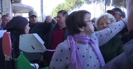 Kolejki chętnych przed urzędami w Rzymie. We Włoszech ruszyło przyjmowanie wniosków o dochód obywatelski