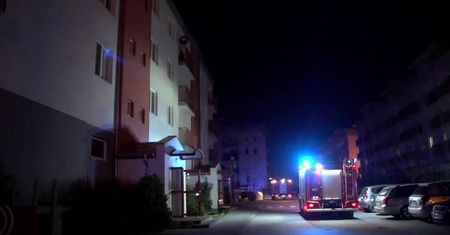 100 osób zostało ewakuowanych po wybuchu płonącego oleju do smażenia. Kobieta próbowała ugasić go zimną wodą