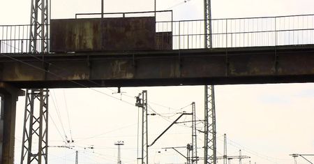 Nie żyje 16-latek porażony prądem na kładce dla pieszych w Jaworzynie Śląskiej