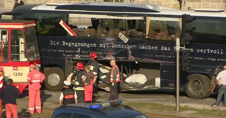 14 osób zostało rannych w zderzeniu tramwaju z autobusem wiozącym niemieckich turystów w Gdańsku