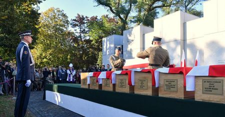 Na Łączce w Warszawie pochowano ofiary komunizmu