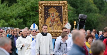 Uroczystości 50. rocznicy koronacji obrazu Matki Bożej Pocieszenia w Dąbrówce Kościelnej