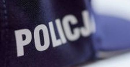 Dzieci pod opieka pijanego ojca. Policja musiała wejść po drabinie.