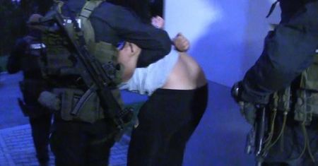 KRAKOWSCY POLICJANCI ROZBILI GRUPĘ WYŁUDZAJĄCĄ HARACZE
