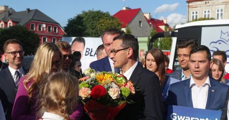 Morawiecki: zamierzamy podnieść do 2 mln euro limit obrotów uprawniających do podatku ryczałtowego