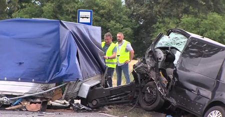 Śmiertelny wypadek na DK 20 w Siemczynie w woj. zachodniopomorskim. Bus zderzył się z osobówką