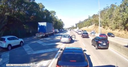 Zatrzymywali kierowców na autostradzie i grozili im ostrym narzędziem. Australijska policja poszukuje złodziei samochodów