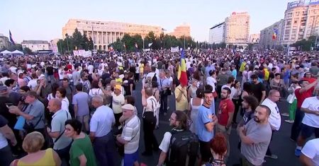Antyrządowe protesty w Bukareszcie. Tysiące osób domagało się dymisji rządu