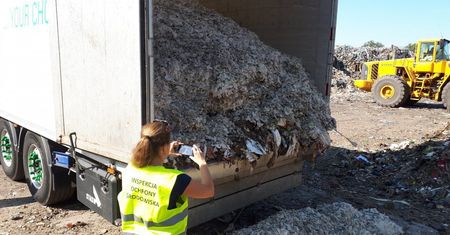 UJAWNILI NIELEGALNY TRANSPORT ODPADÓW KOMUNALNYCH Z NIEMIEC