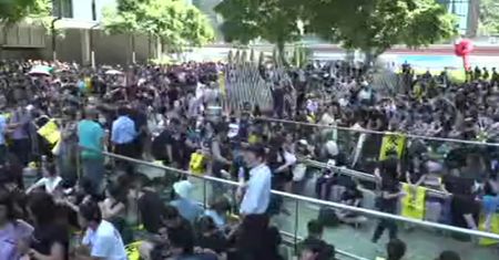 Gwałtowne starcia w Hongkongu. Demonstranci ogłosili strajk generalny