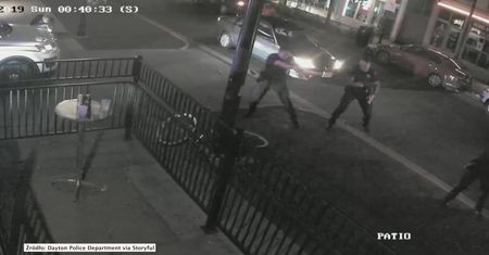 Pierwsze strzały i panika. Dramatyczne nagranie ze strzelaniny w Dayton