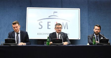 Na stronach sejmowych opublikowano informacje o lotach marszałka Sejmu flotą rządową