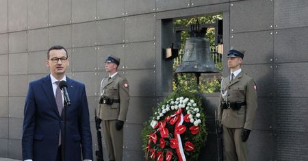Premier: powstańcy warszawscy są na pierwszym miejscu w panteonie naszych bohaterów