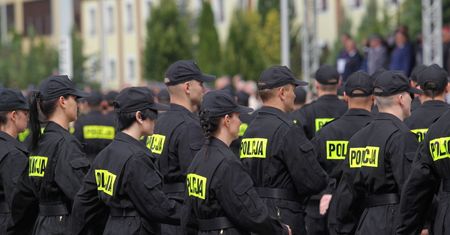 NIK: program modernizacji służb nie zahamował fali odejść funkcjonariuszy