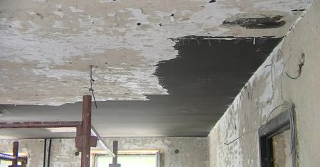Wrzucili płonące butelki i podpalili przedszkole. Wszystko nagrały kamery