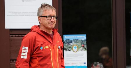 Naczelnik TOPR o akcji w jaskini: jest prowadzona profesjonalnie i rozważnie