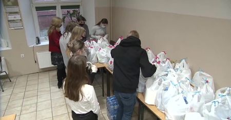 Licealiści ze Słupska przygotowują paczki dla chorych na COVID-19