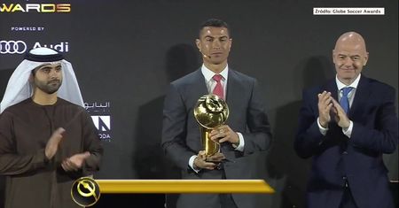 Robert Lewandowski został wybrany piłkarzem roku, a Cristiano Ronaldo najlepszym graczem XXI wieku. W Dubaju odbyła się gala Globe Soccer Awards