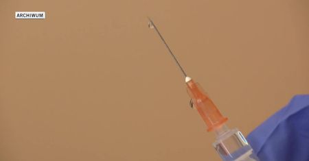 Pielęgniarka i lekarz ze szpitala MSWiA będą pierwszymi osobami w Polsce zaszczepionymi przeciw COVID-19