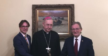 Statuetka Ignacego Jana Paderewskiego w darze dla Metropolity Poznańskiego JE ks. Arcybiskupa Stanisława Gądeckiego