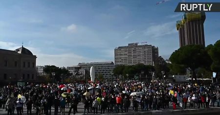 Protest pracowników służby zdrowia w Madrycie. Sprzeciwiają się cięciom wydatków na służę zdrowia