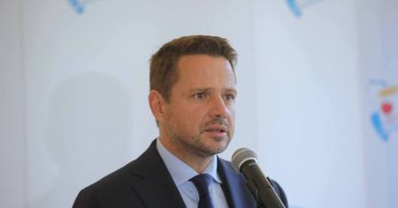 Trzaskowski: w ramach protestu samorządów wyłączymy symbolicznie iluminację kilku miejsc