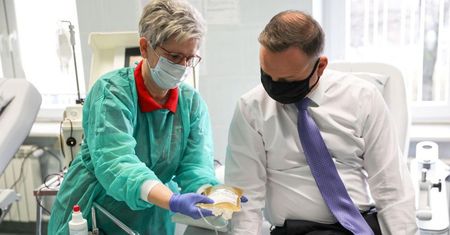 Prezydent Andrzej Duda oddał osocze i zachęcił do tego wszystkich ozdrowieńców