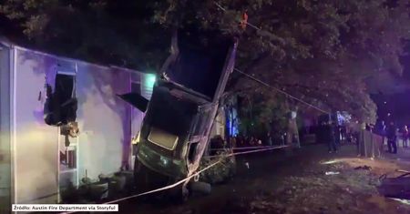 Pick-up wbił się w budynek mieszkalny w Austin. Jeden z pasażerów w ciężkim stanie trafił do szpitala