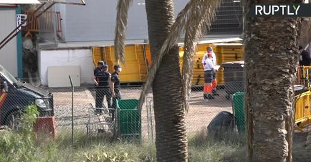 Coraz więcej migrantów przybywa na Wyspy Kanaryjskie. Hiszpańskie władze tworzą tymczasowe obozy