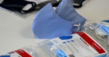 W październiku polskie firmy wyprodukowały prawie 22 mln maseczek